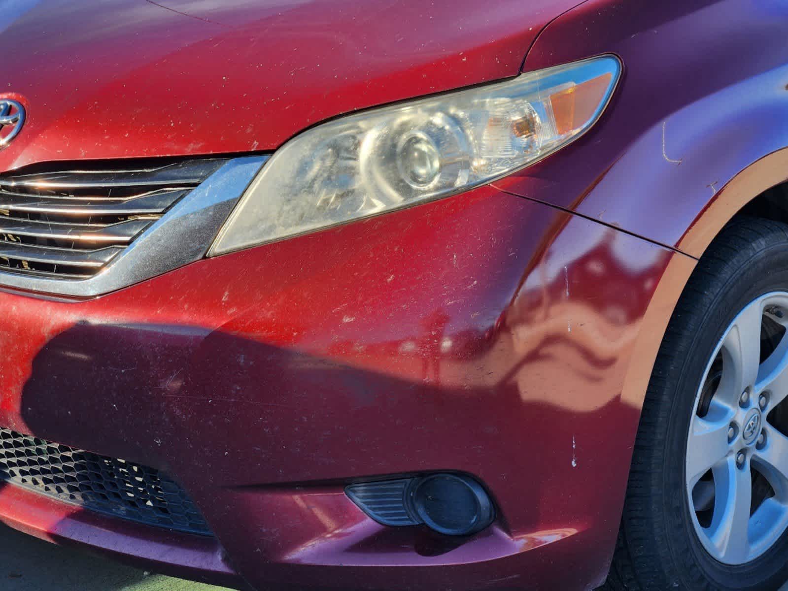 2014 Toyota Sienna LE 8