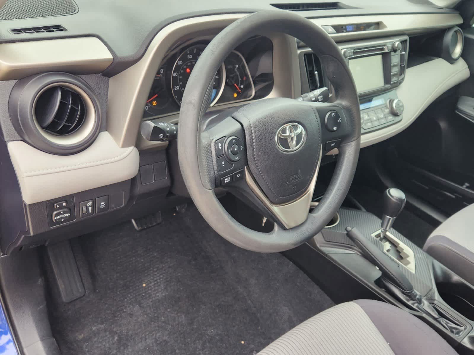 2014 Toyota RAV4 XLE 2