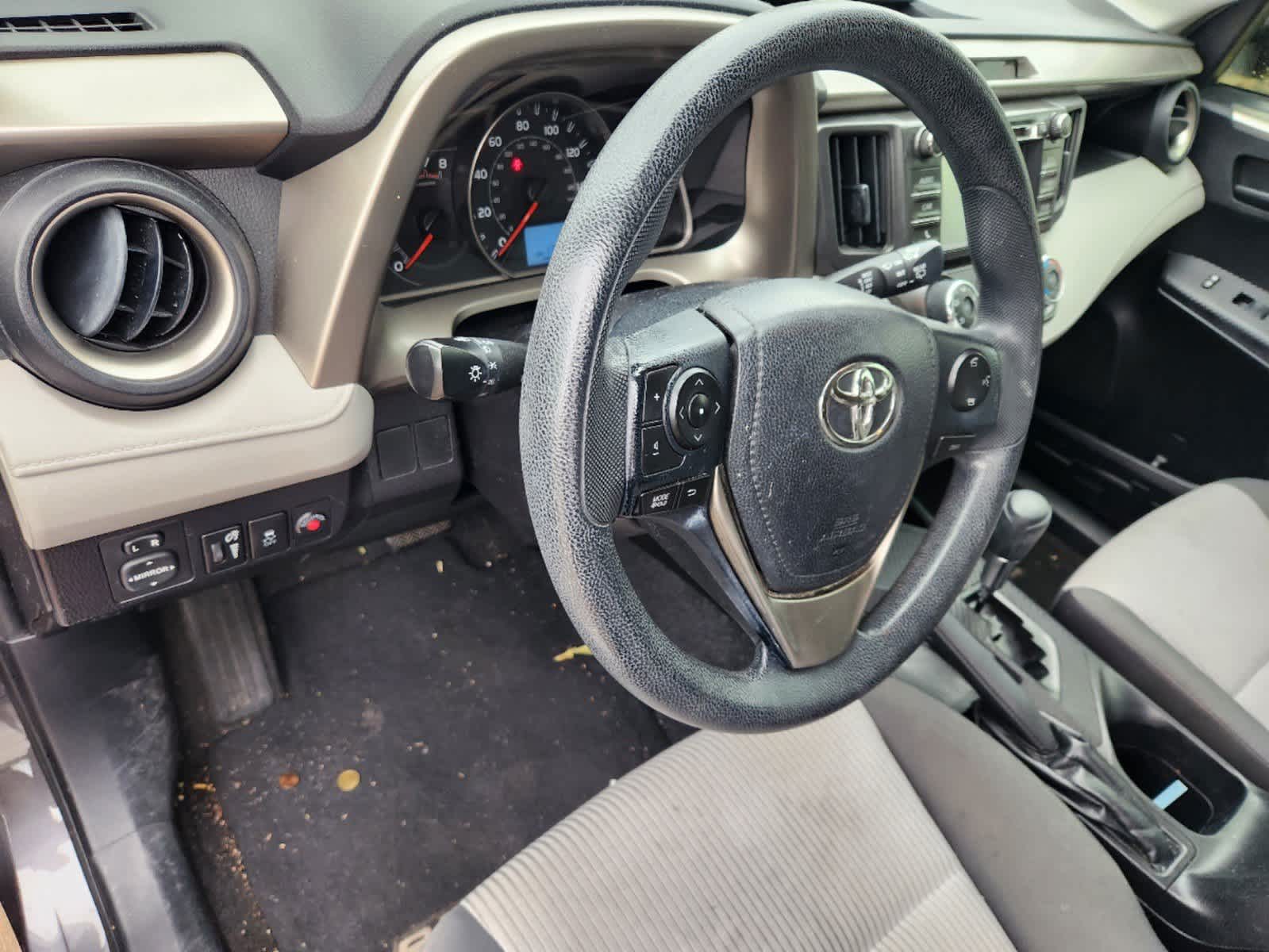 2015 Toyota RAV4 LE 6