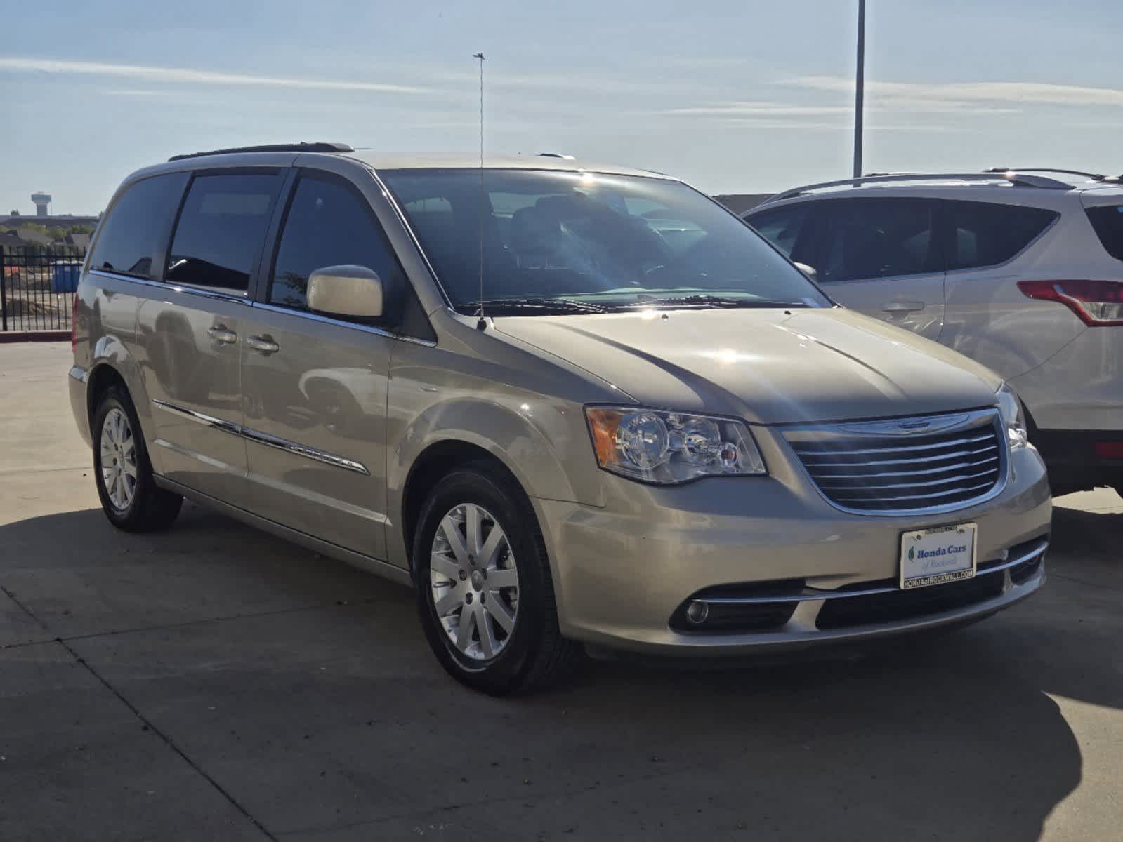 2015 Chrysler Town & Country Touring 2