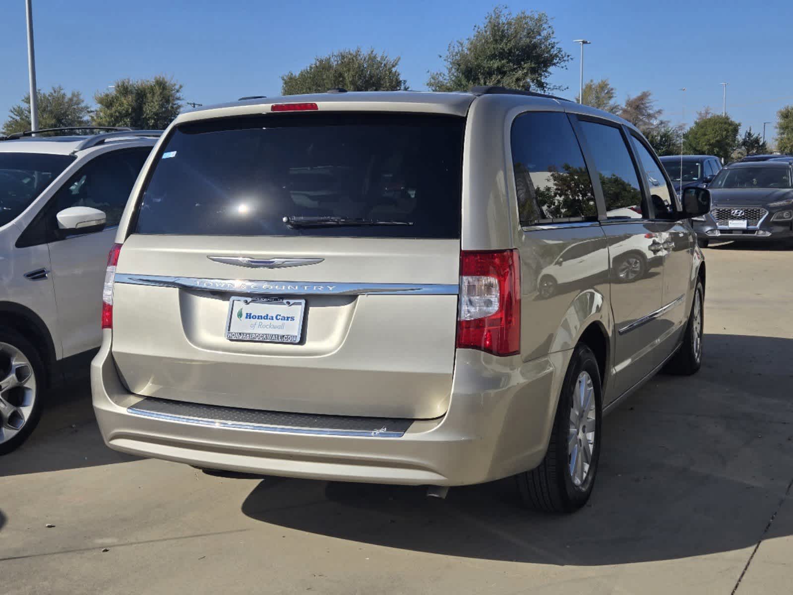 2015 Chrysler Town & Country Touring 3