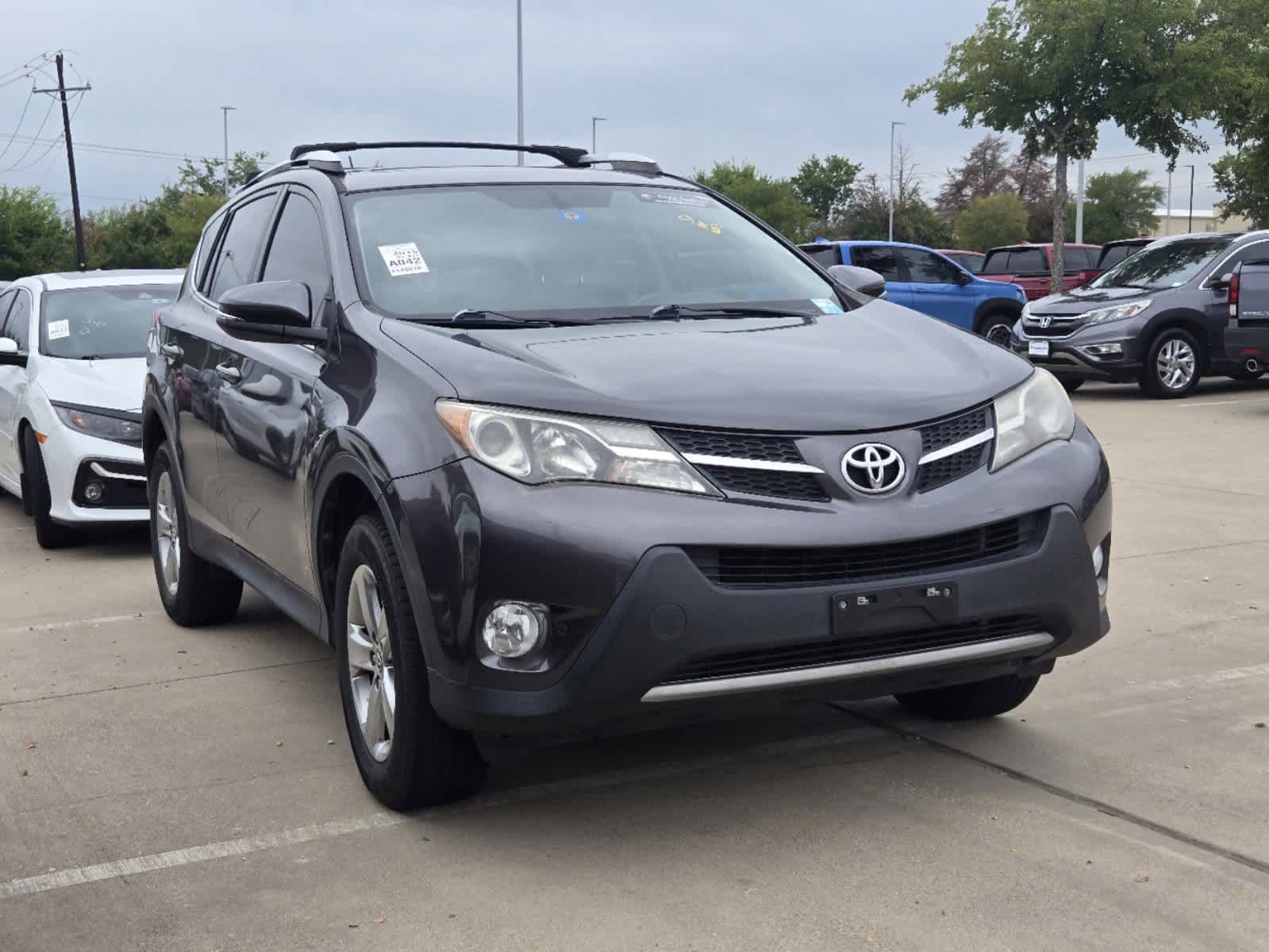 2015 Toyota RAV4 XLE 2