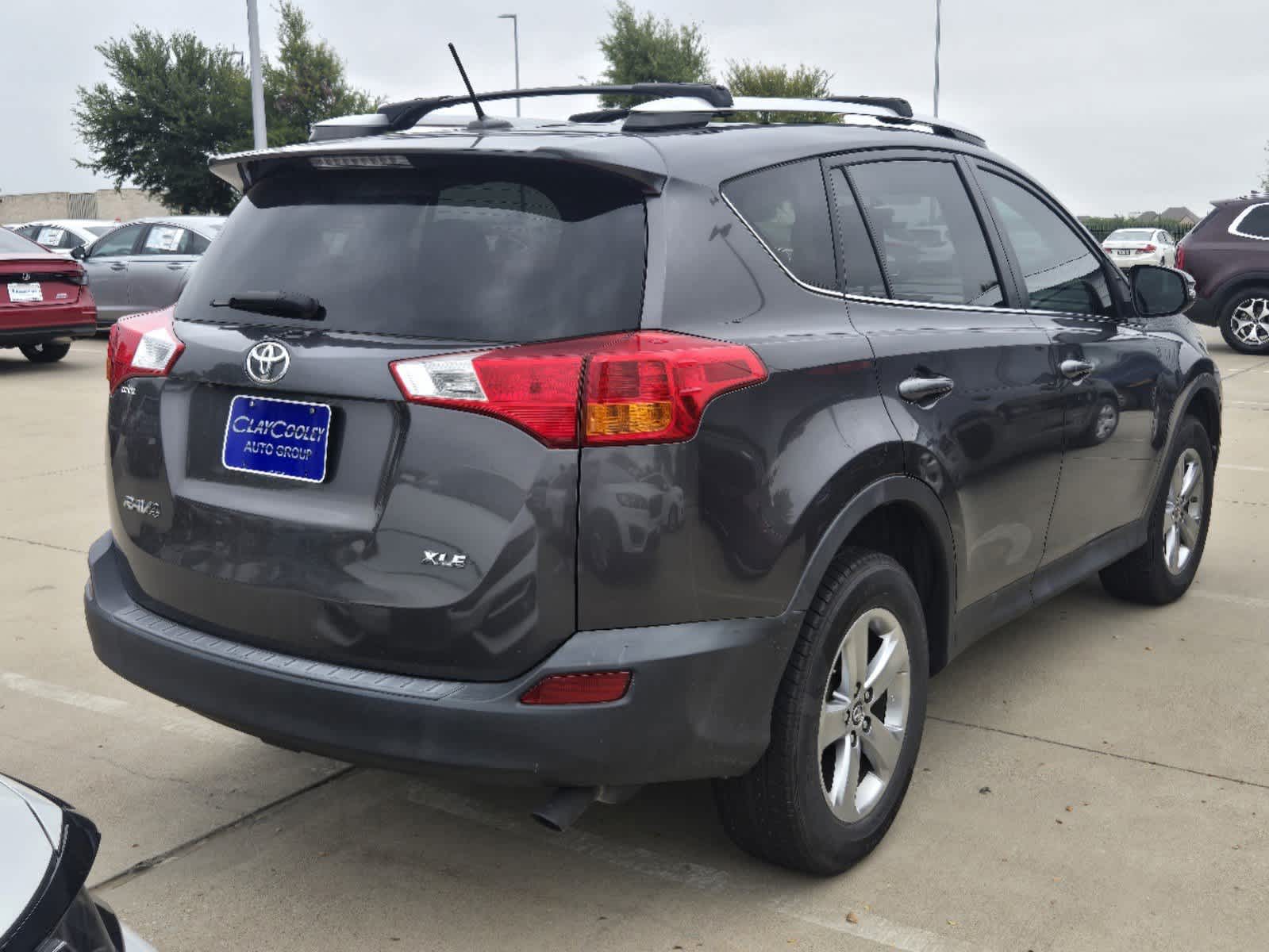 2015 Toyota RAV4 XLE 3