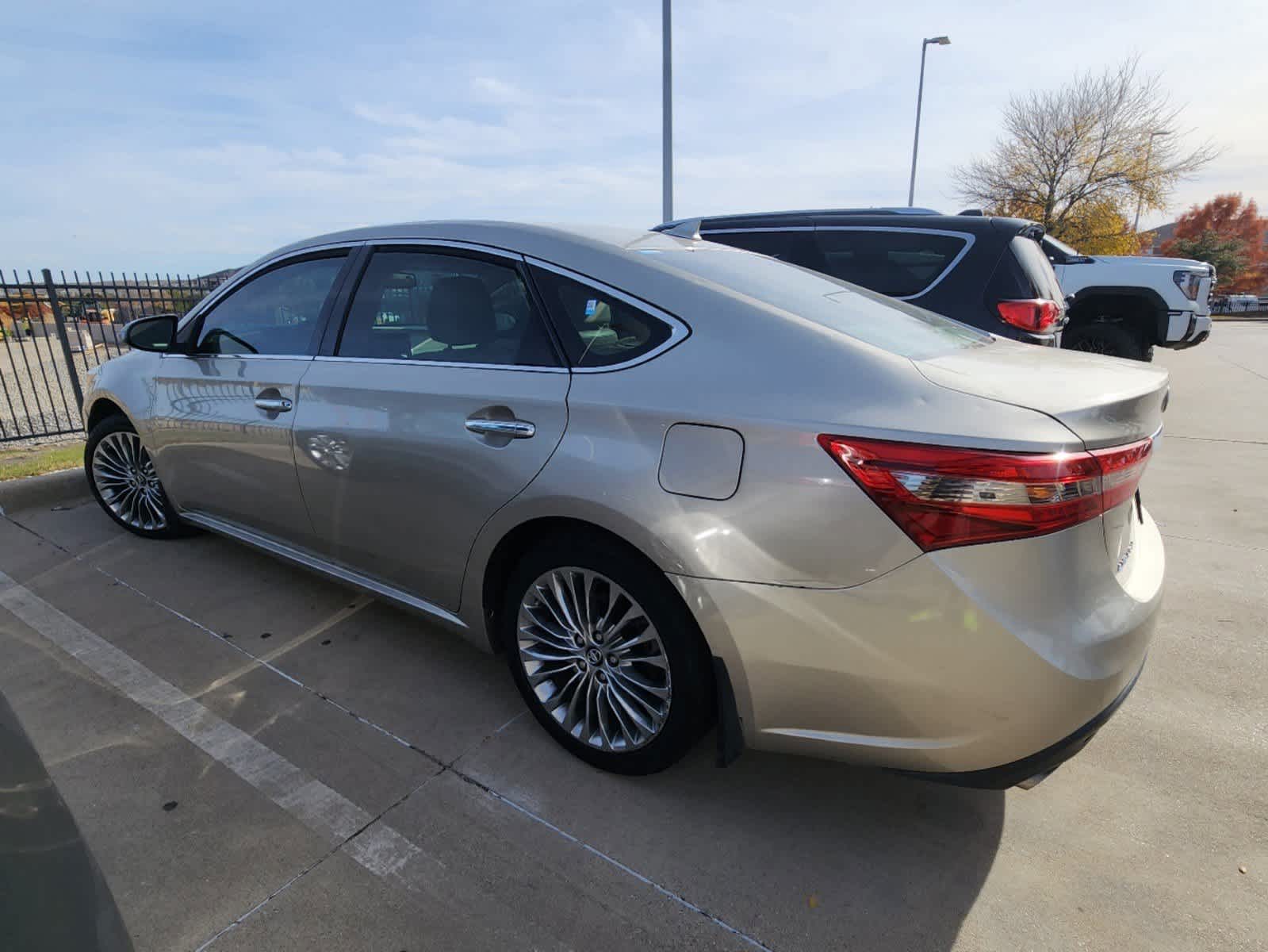 2016 Toyota Avalon Limited 3