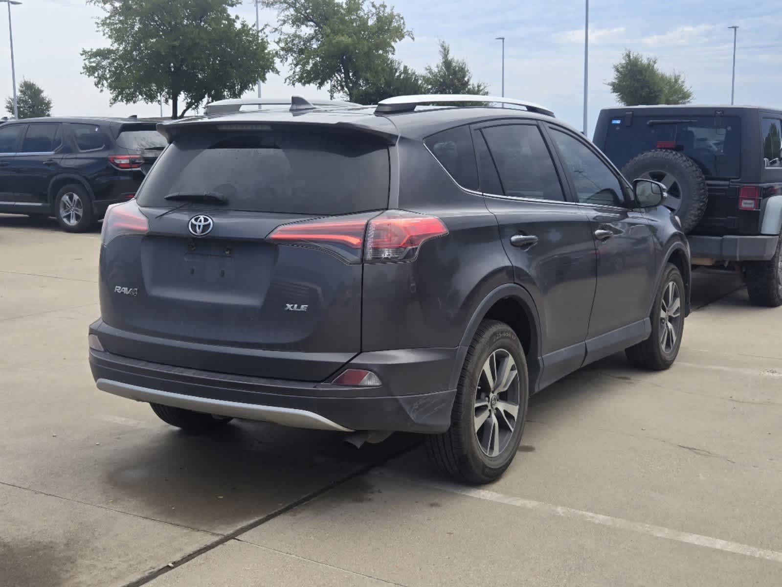 2016 Toyota RAV4 XLE 3