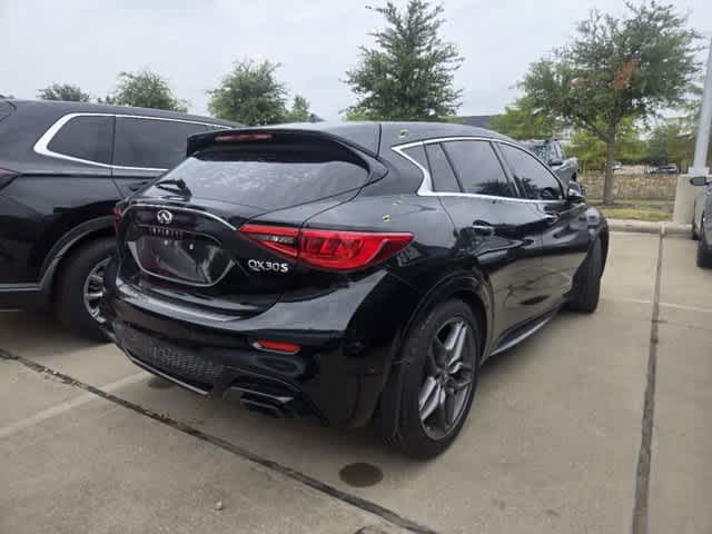 2017 INFINITI QX30 Sport 4