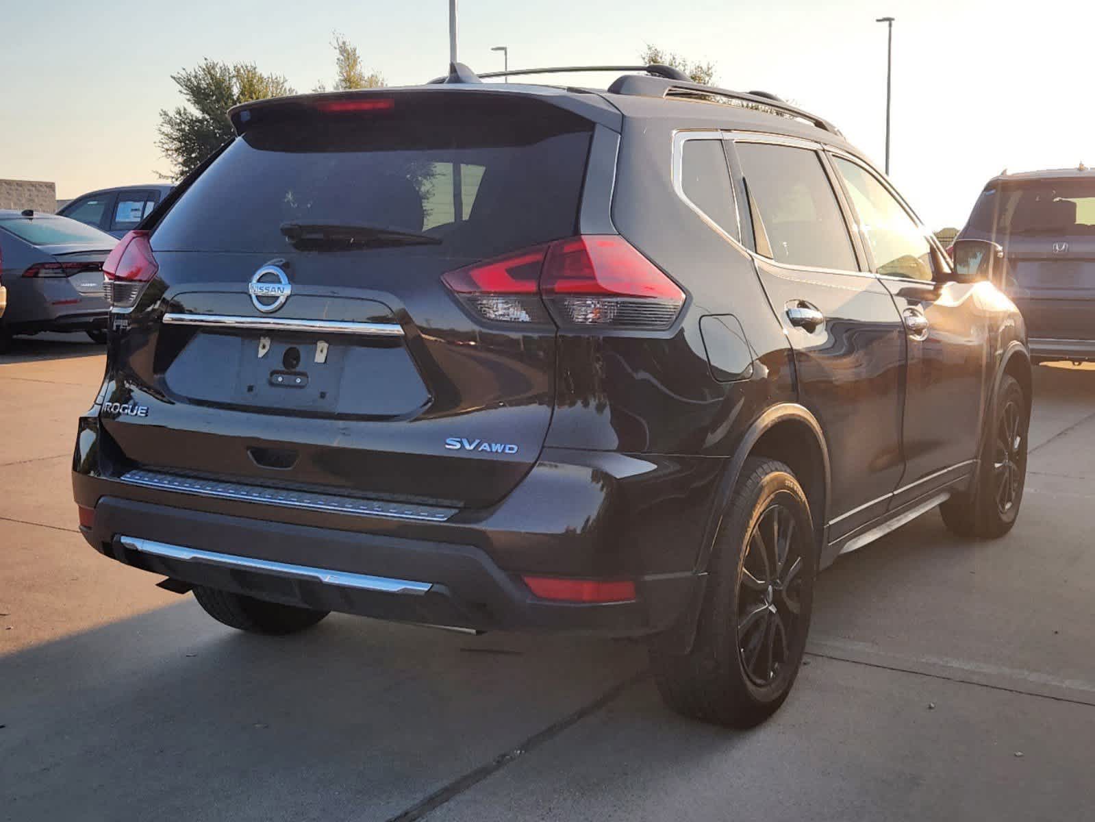 2017 Nissan Rogue SV 3