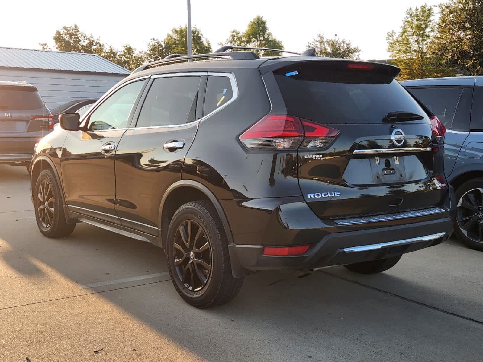 2017 Nissan Rogue SV 4