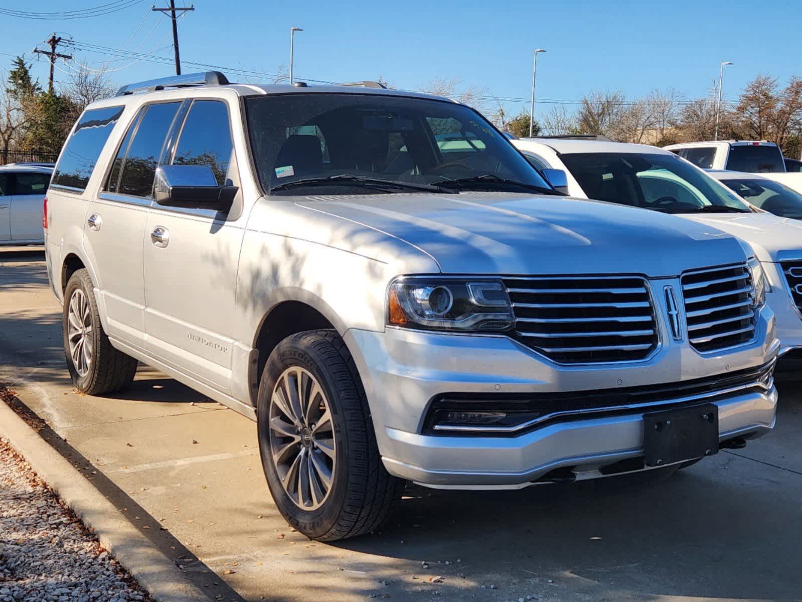 2017 Lincoln Navigator Select 2