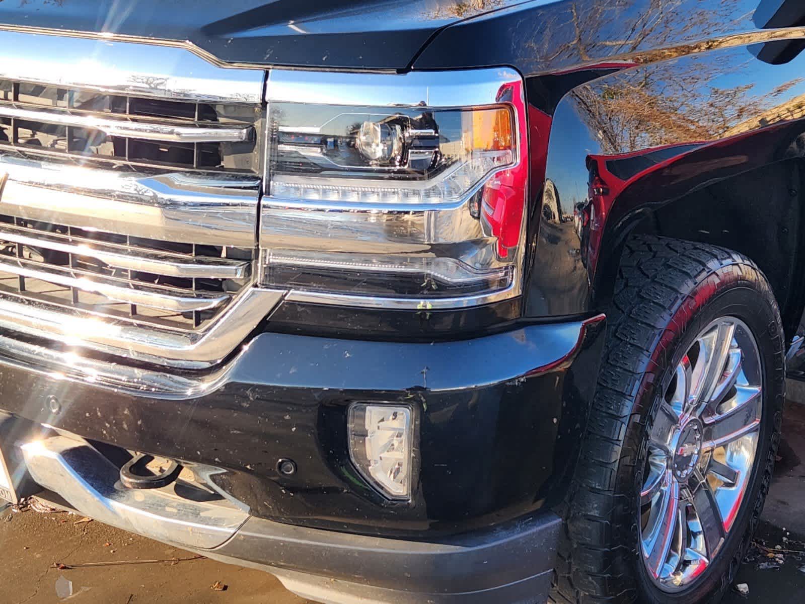 2017 Chevrolet Silverado 1500 High Country 4WD Crew Cab 143.5 8