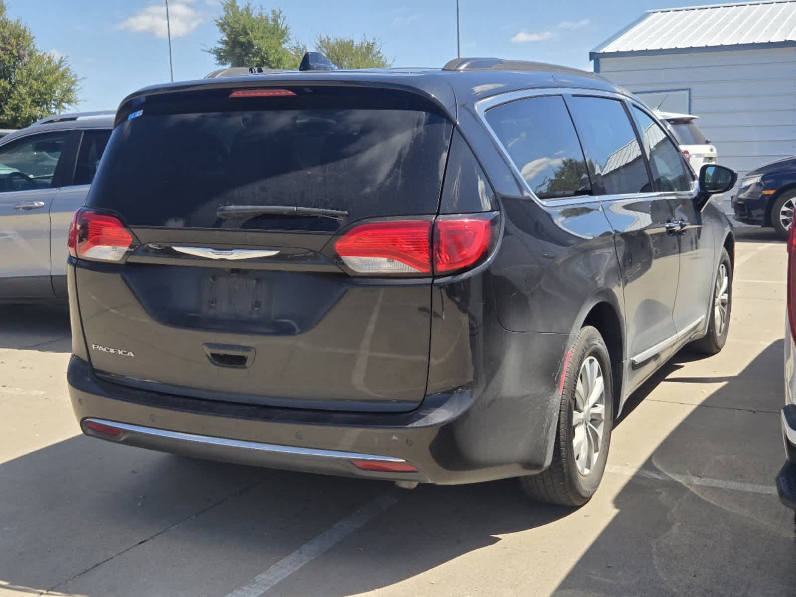 2017 Chrysler Pacifica Touring-L 3