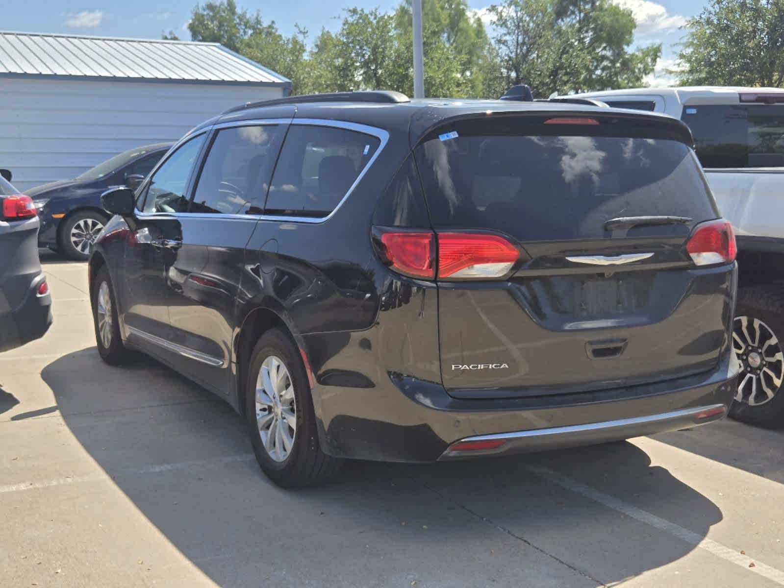 2017 Chrysler Pacifica Touring-L 4