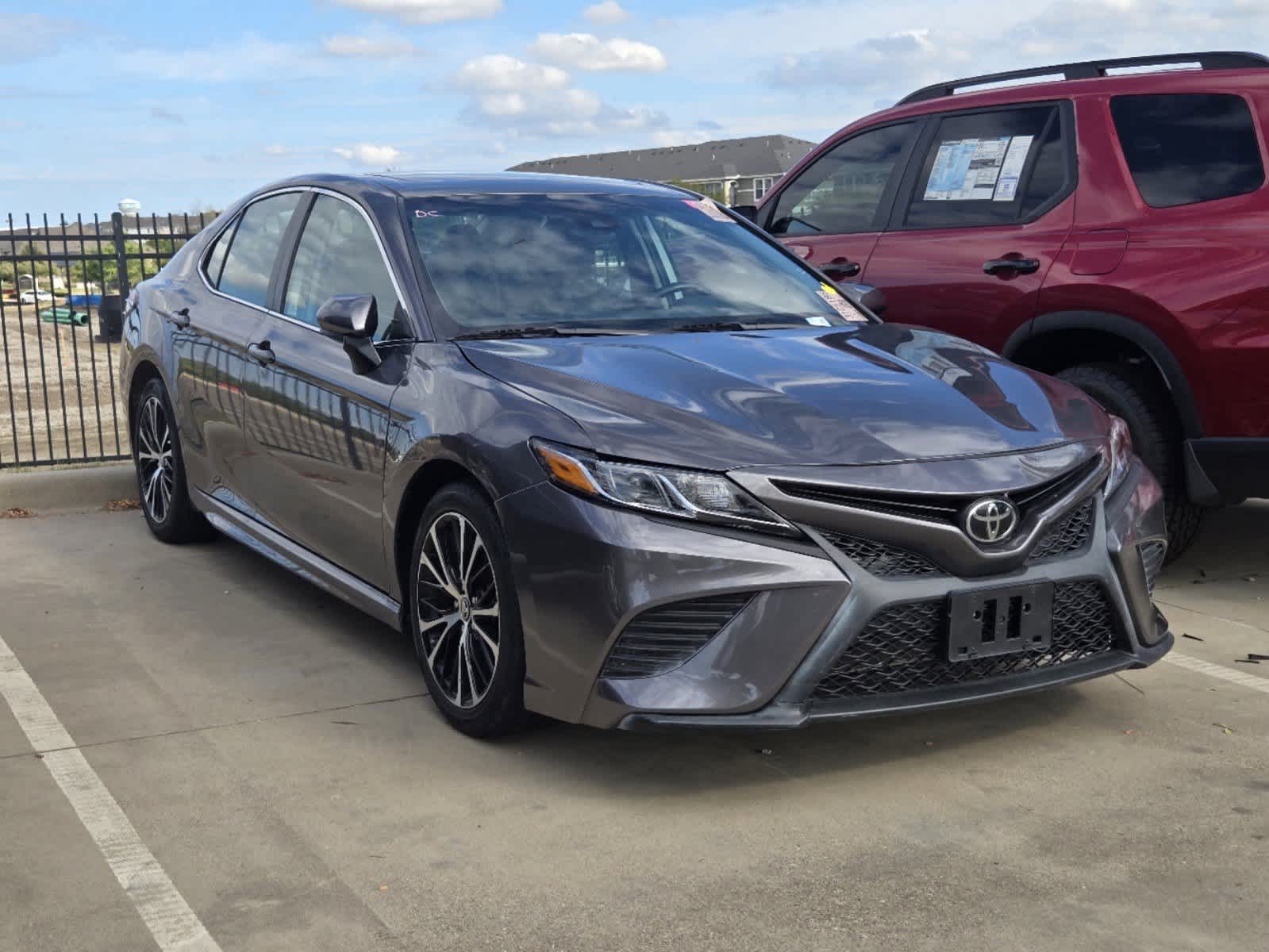 2018 Toyota Camry SE 2