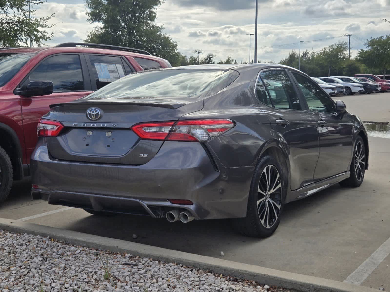 2018 Toyota Camry SE 3