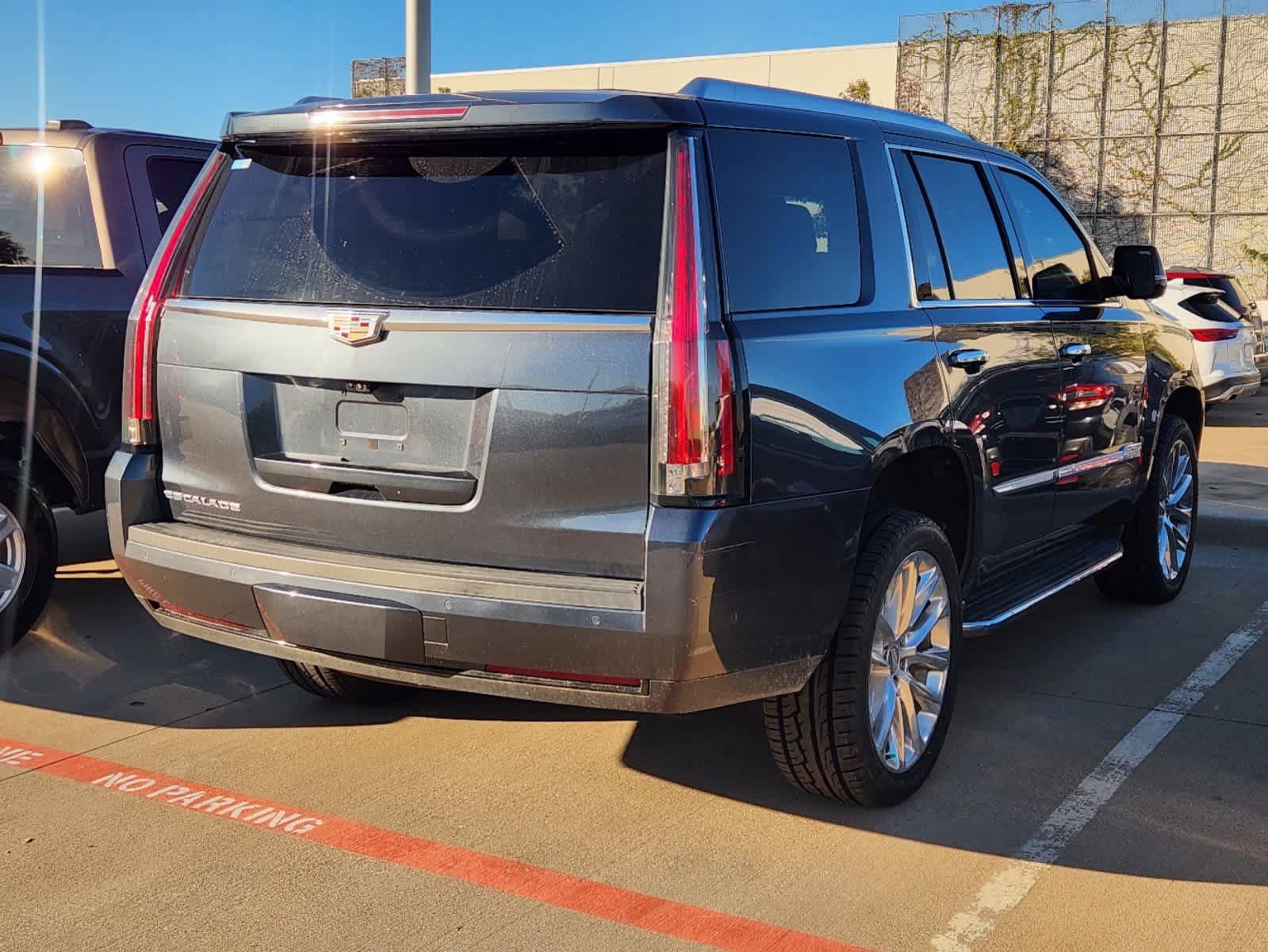 2019 Cadillac Escalade Luxury 3