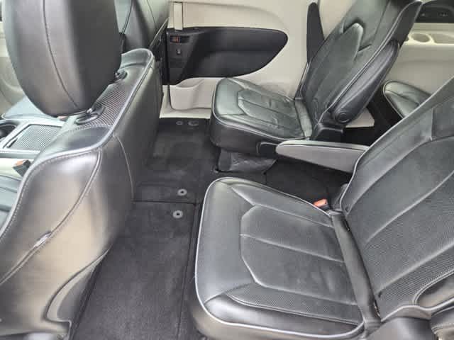 2019 Chrysler Pacifica Limited 12
