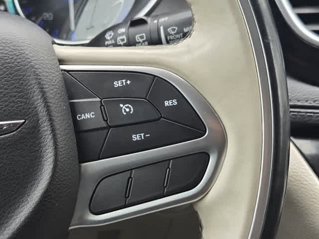 2019 Chrysler Pacifica Limited 32