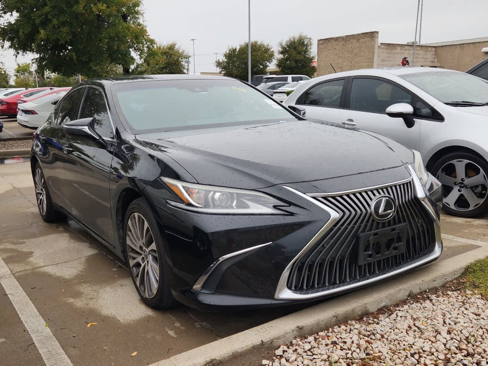 2020 Lexus ES  2