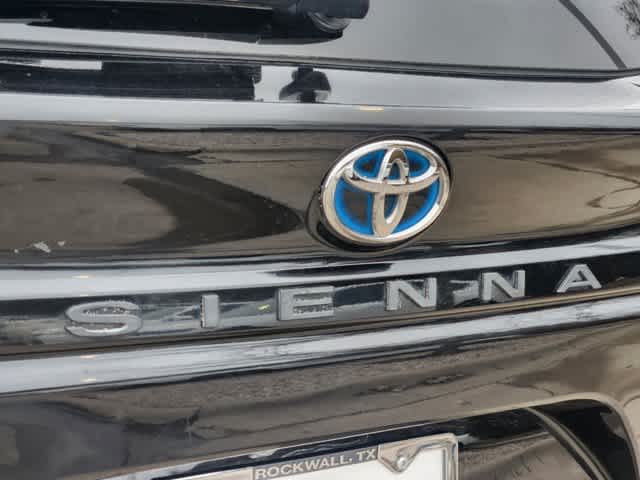2021 Toyota Sienna LE 7