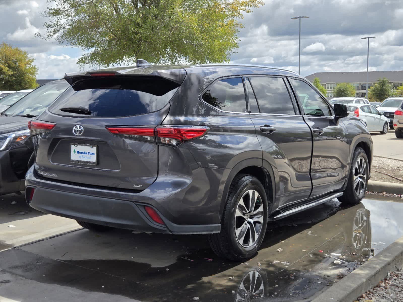 2021 Toyota Highlander XLE 3