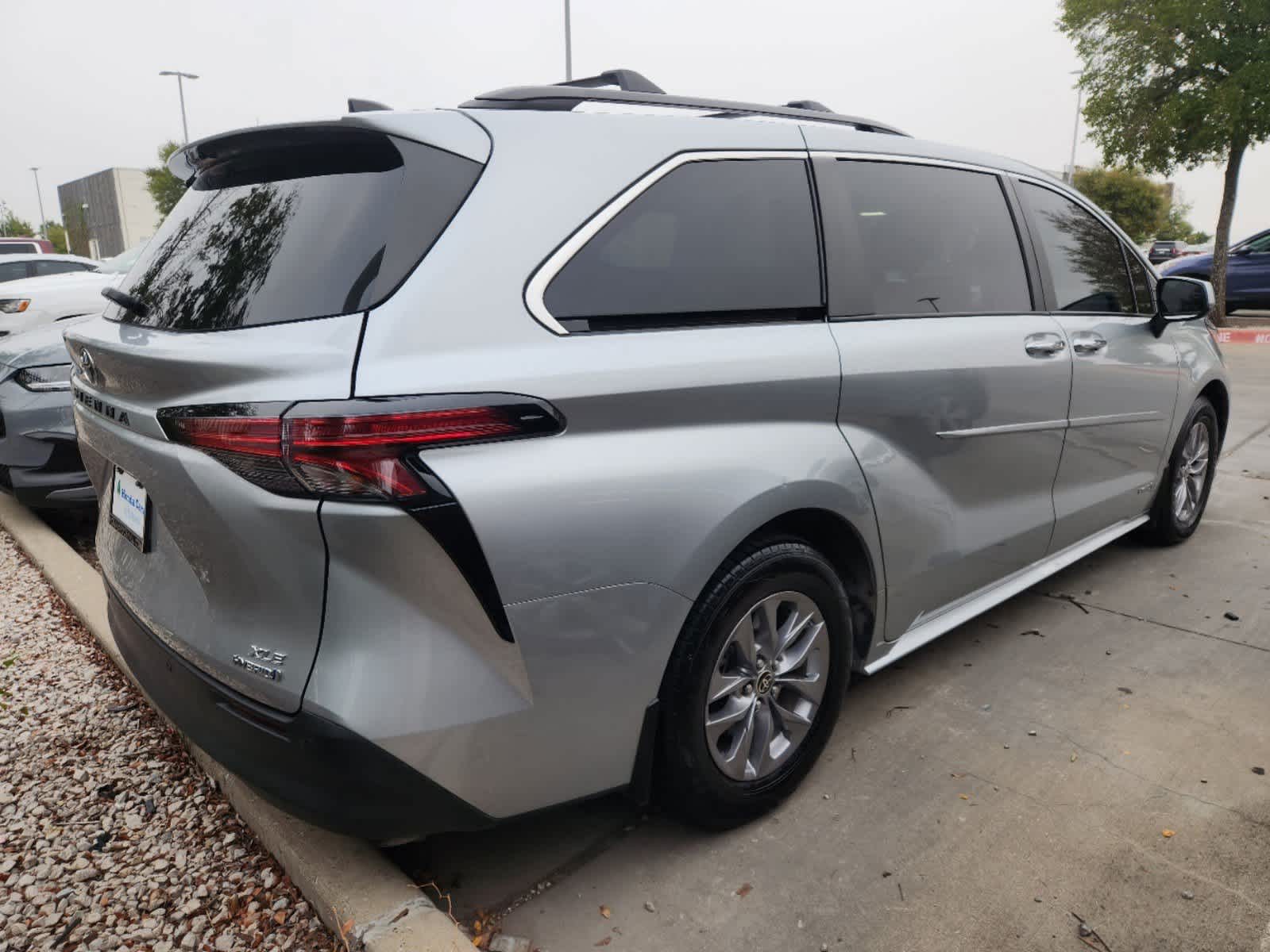 2021 Toyota Sienna XLE 5