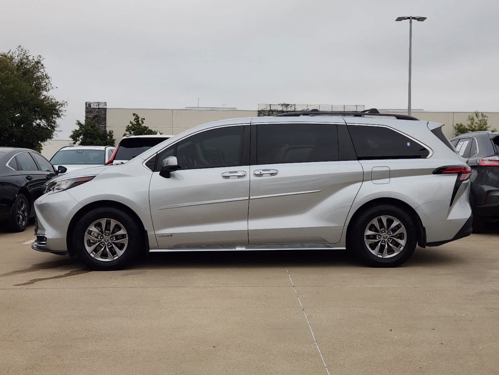 2021 Toyota Sienna XLE 6