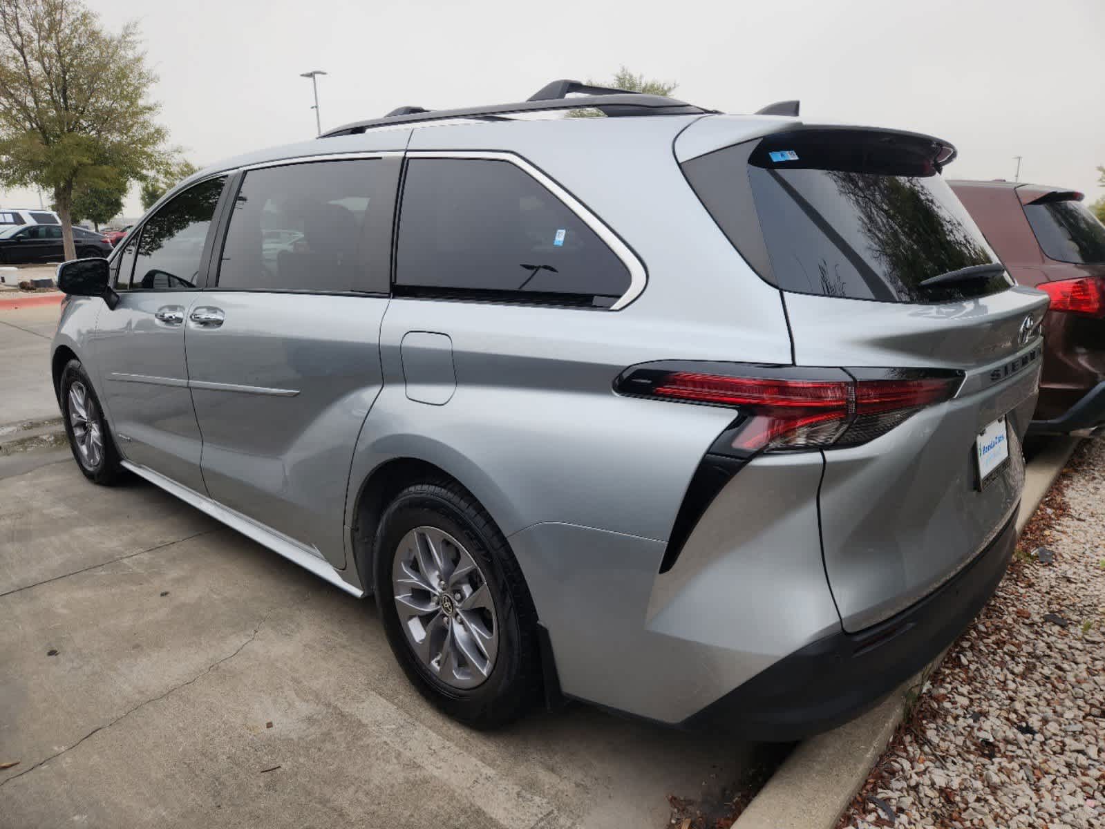 2021 Toyota Sienna XLE 7