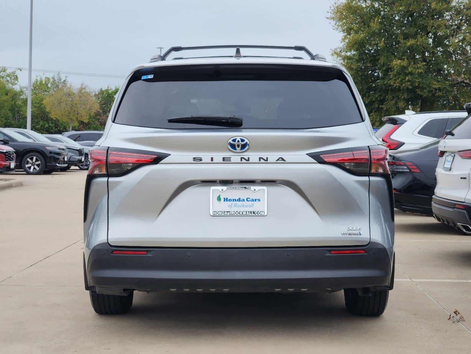 2021 Toyota Sienna XLE 10