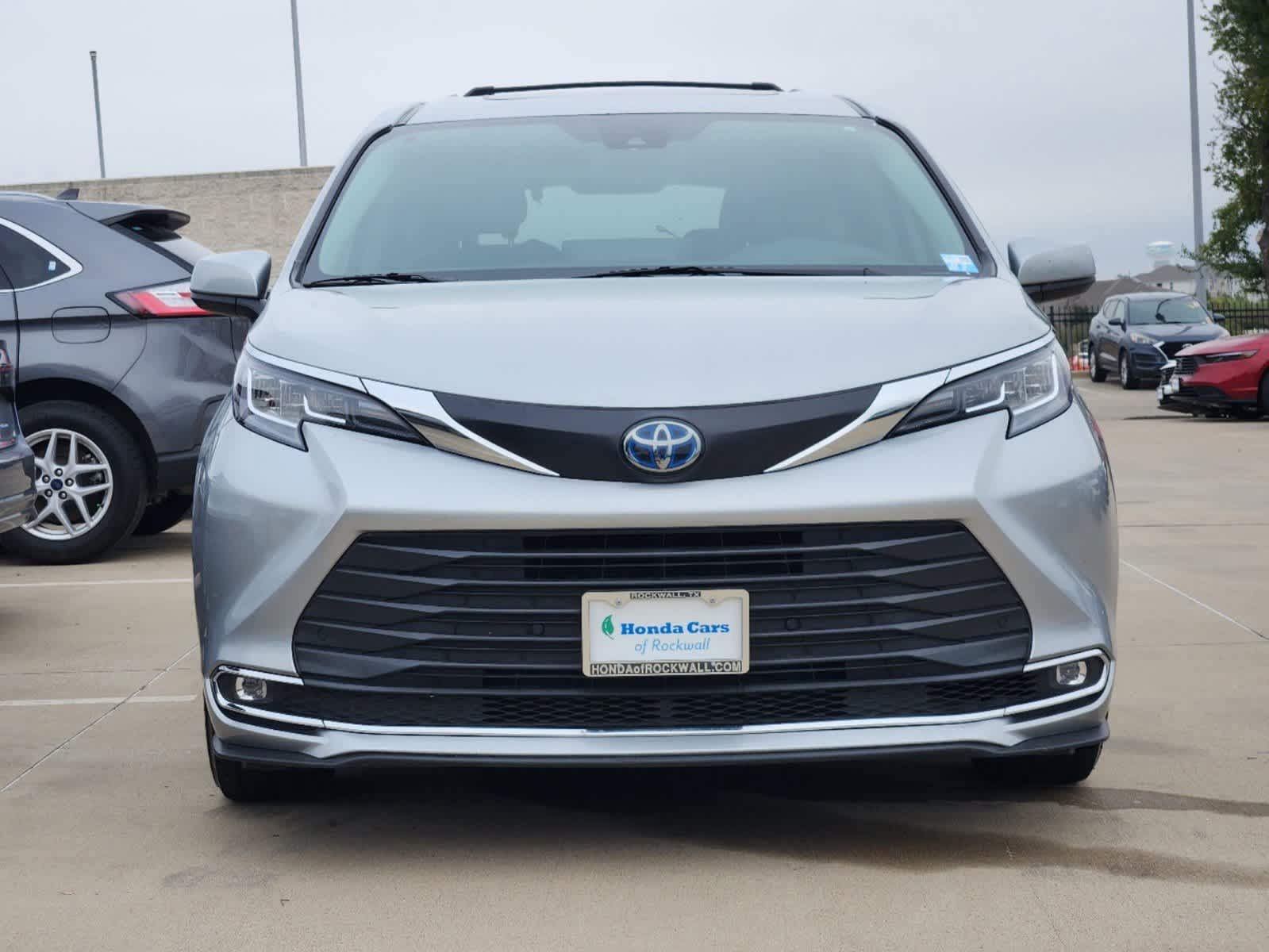 2021 Toyota Sienna XLE 12