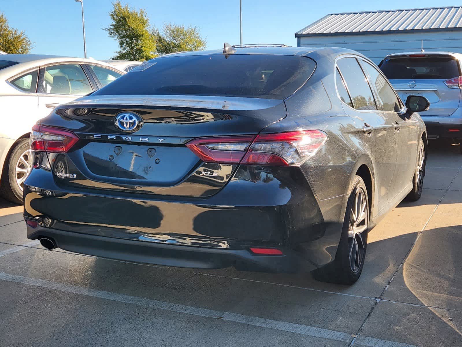 2021 Toyota Camry Hybrid XLE 3