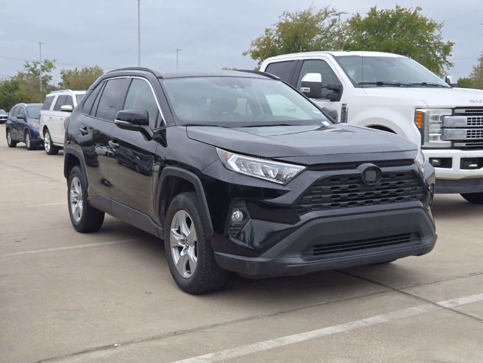 2021 Toyota RAV4 XLE 2