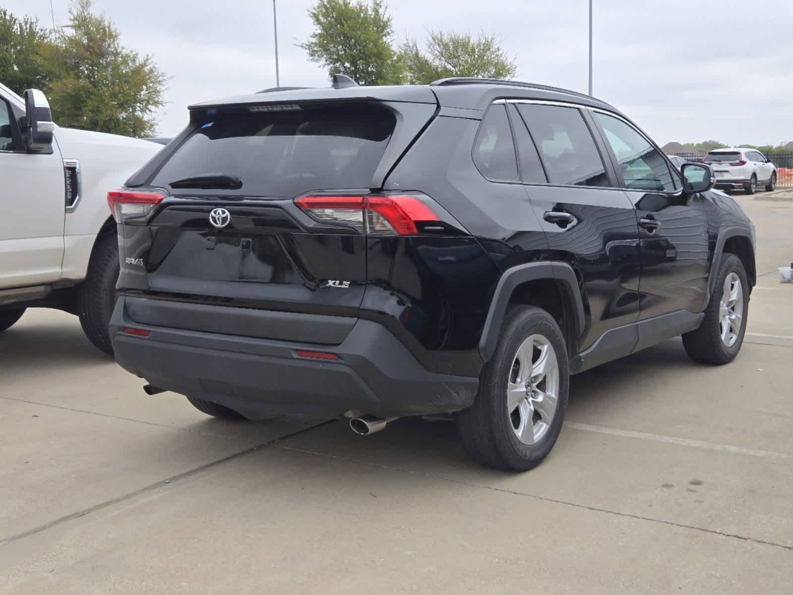 2021 Toyota RAV4 XLE 3