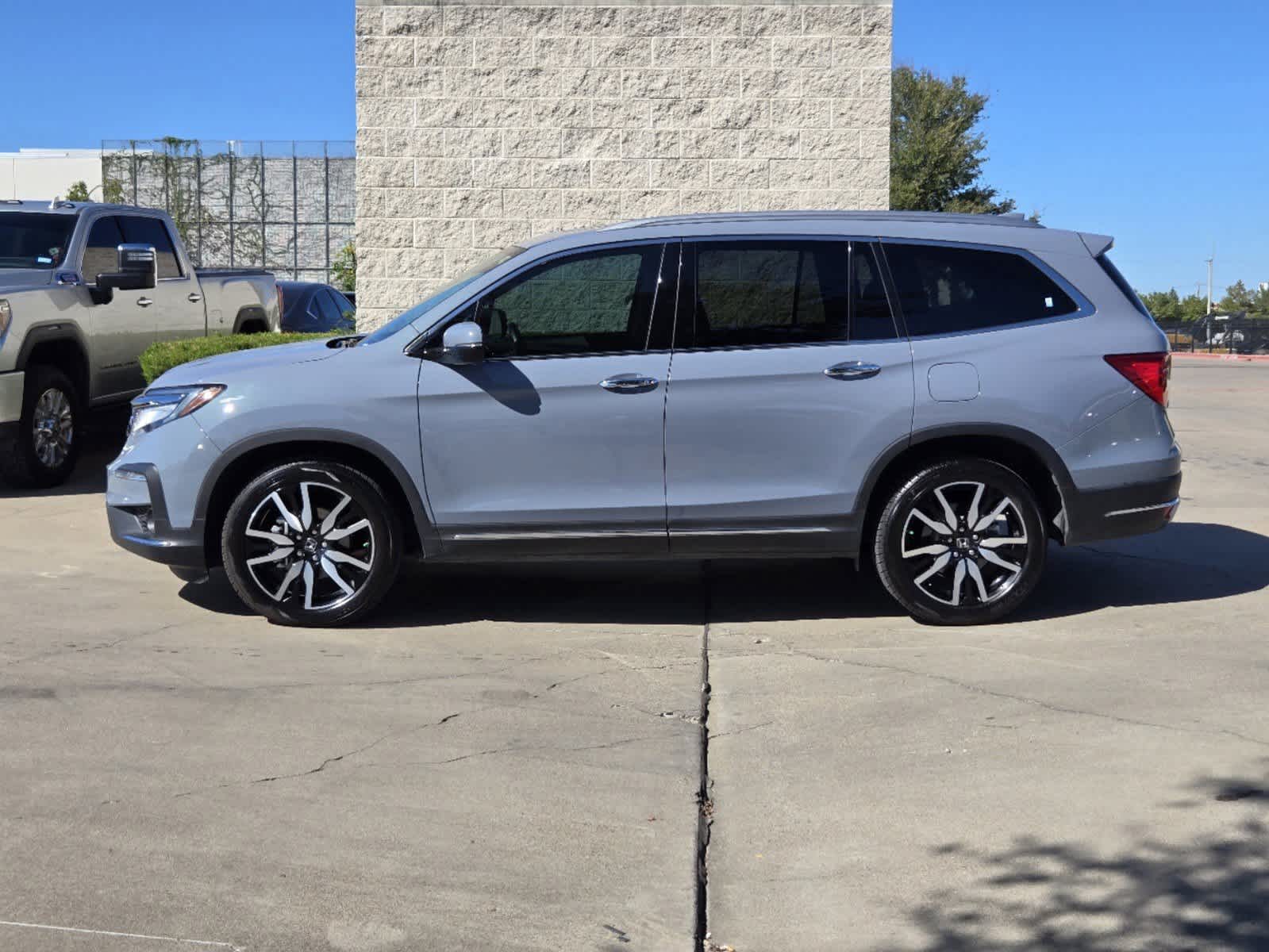 2022 Honda Pilot Touring 8-Passenger 3