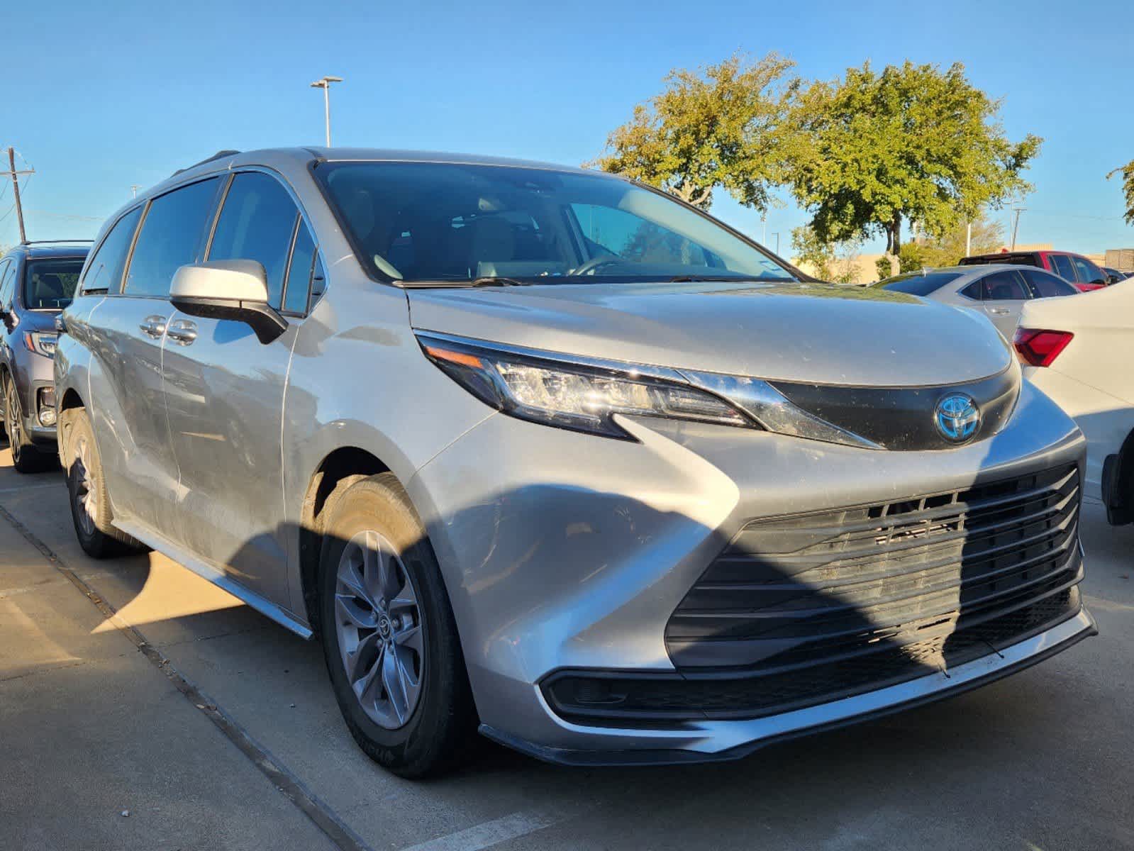 2022 Toyota Sienna LE 2