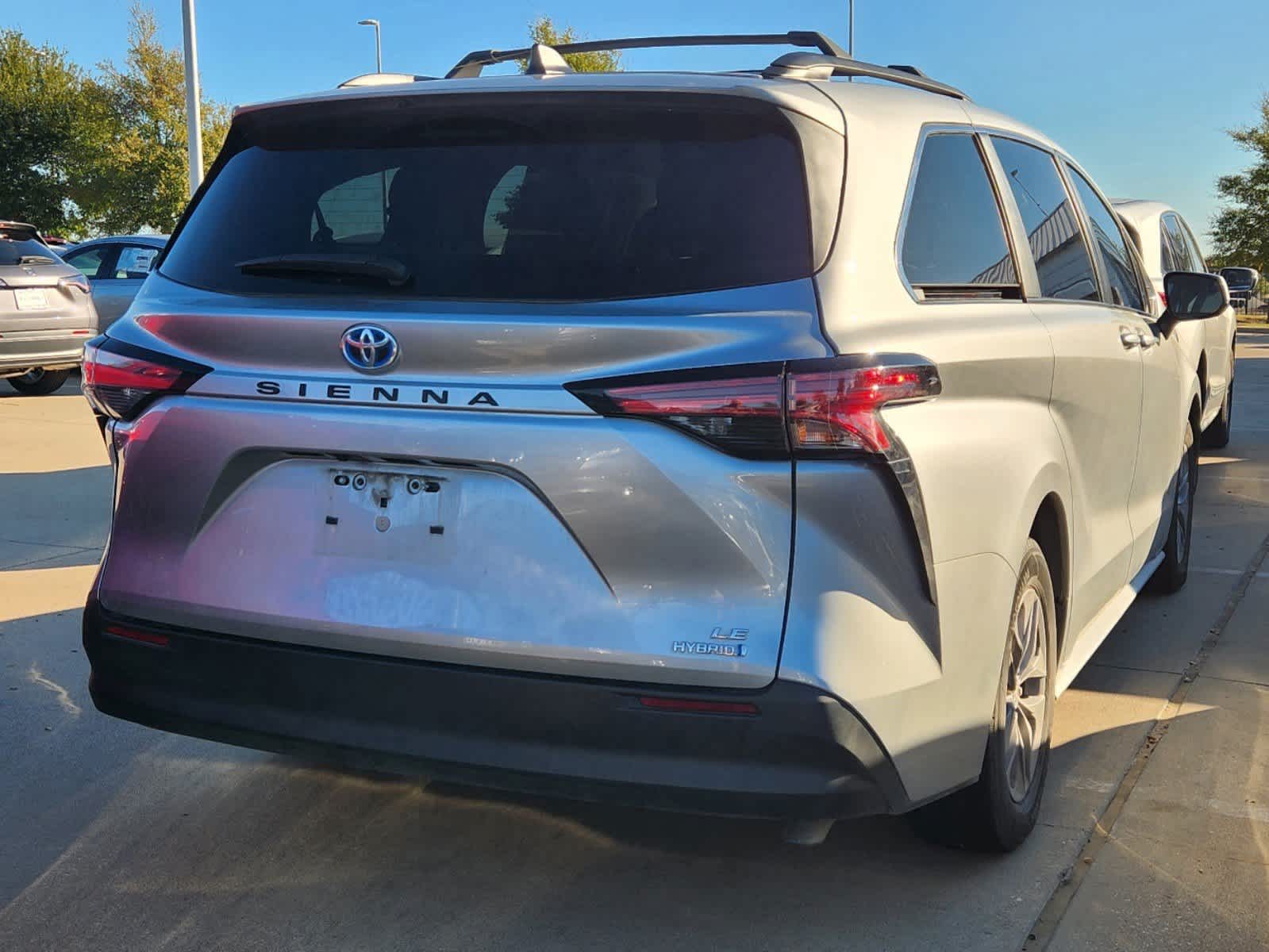 2022 Toyota Sienna LE 3