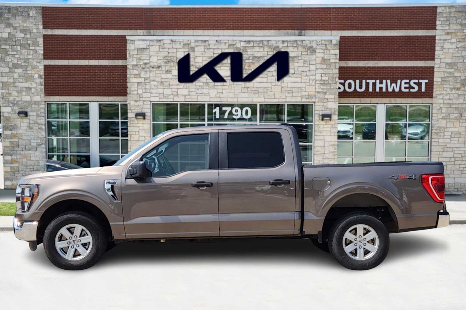 2023 Ford F-150 XLT 4WD SuperCrew 5.5 Box 3