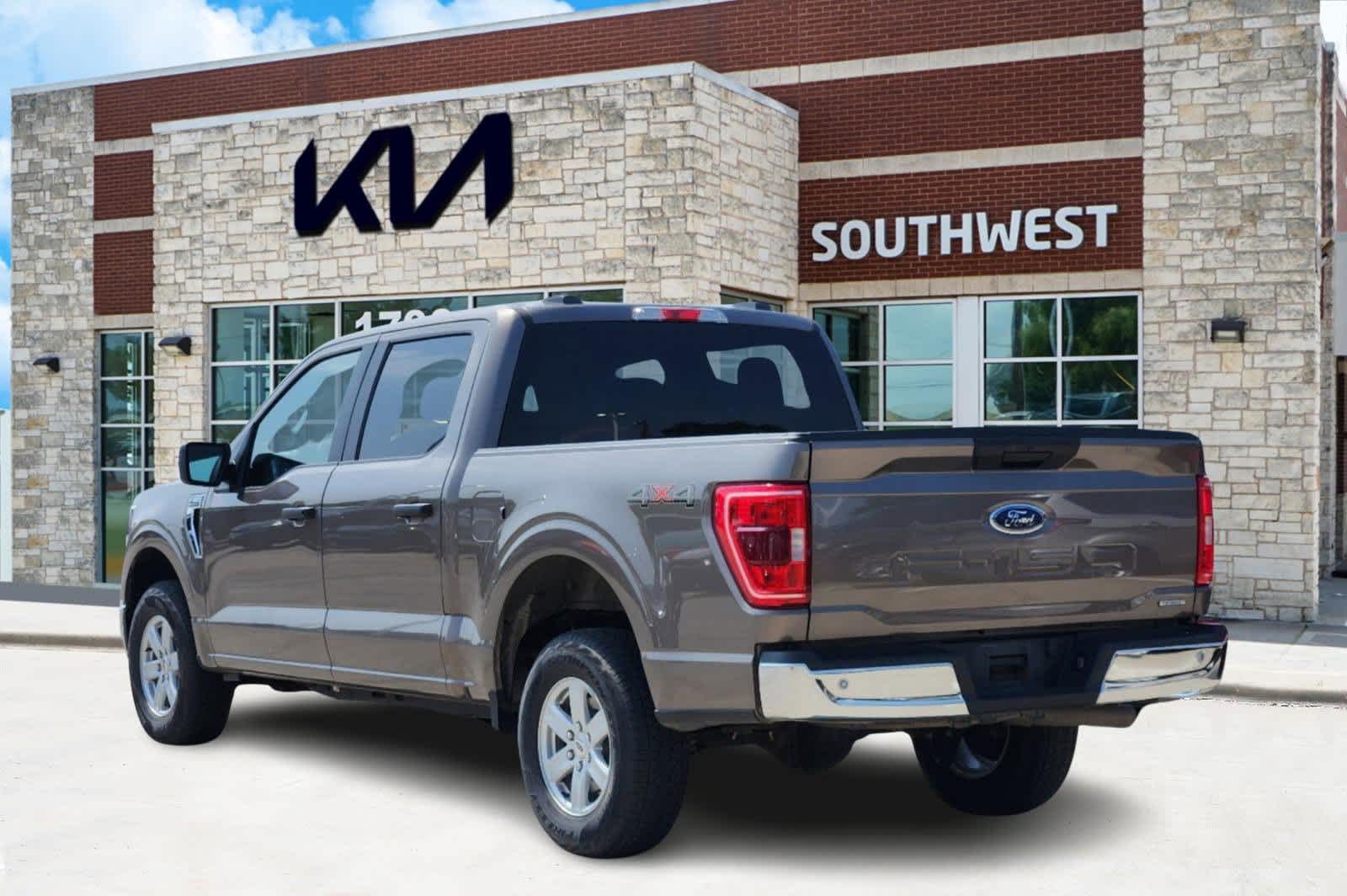 2023 Ford F-150 XLT 4WD SuperCrew 5.5 Box 4