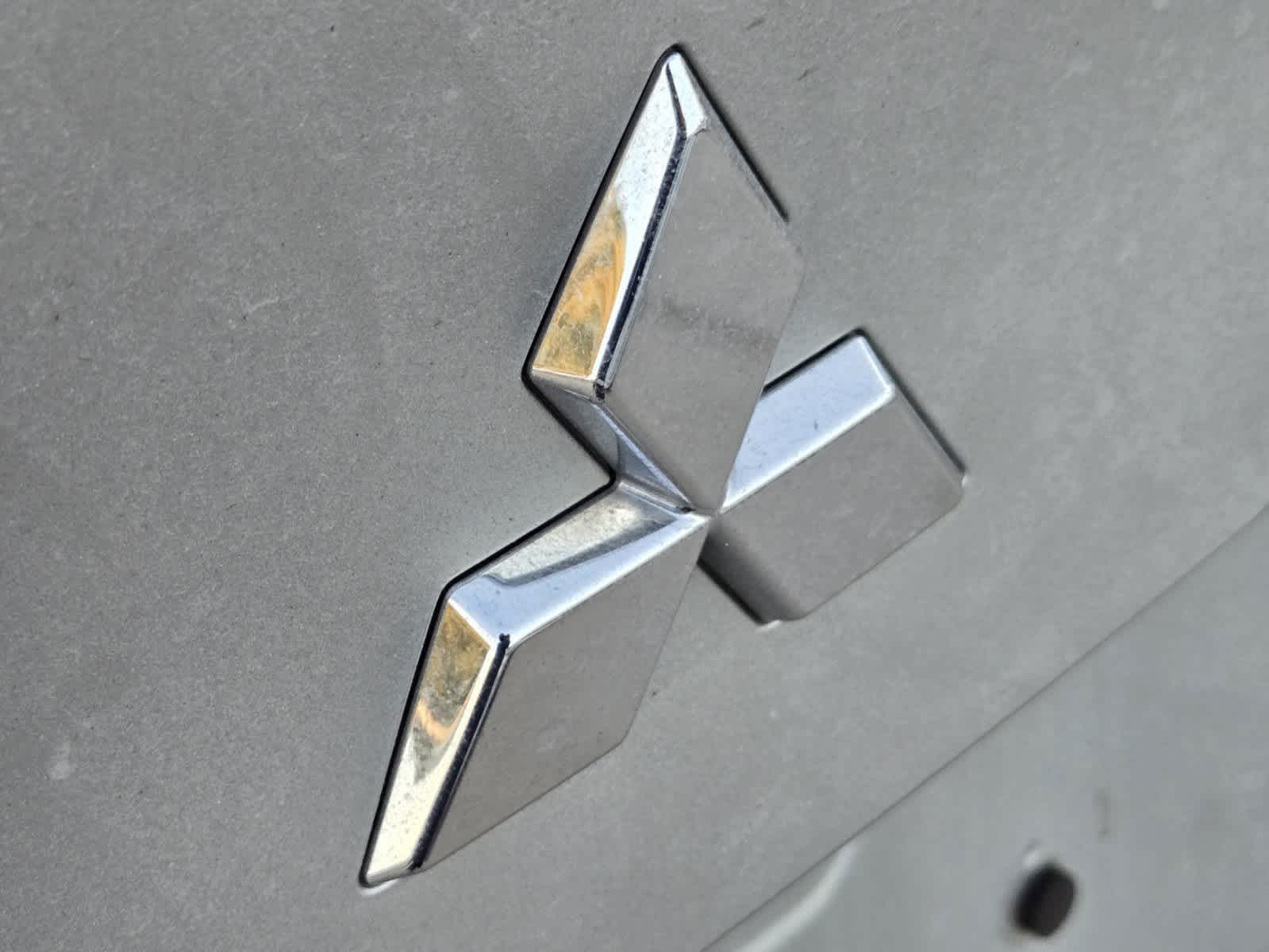 2023 Mitsubishi Outlander ES 6