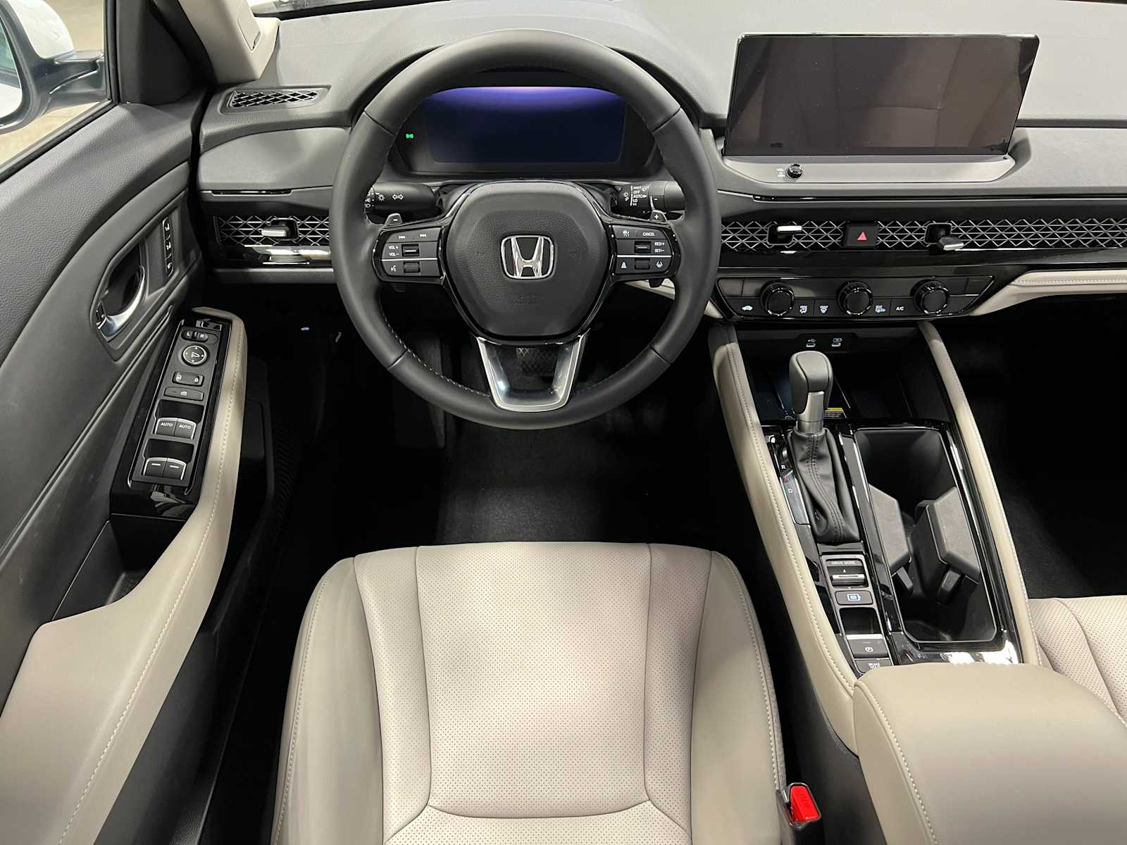 2024 Honda Accord Hybrid Touring 16