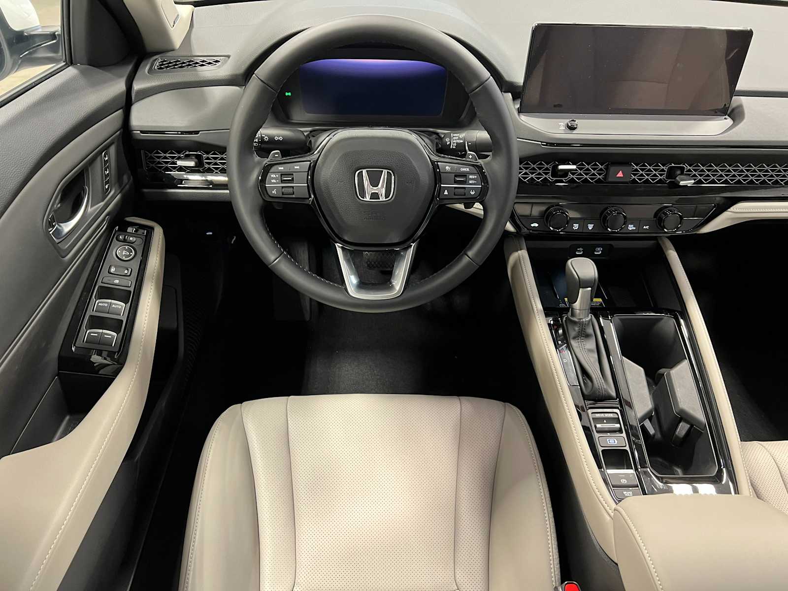 2025 Honda Accord Hybrid Touring 16