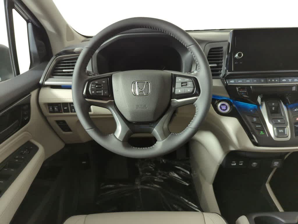 2025 Honda Odyssey Touring 13