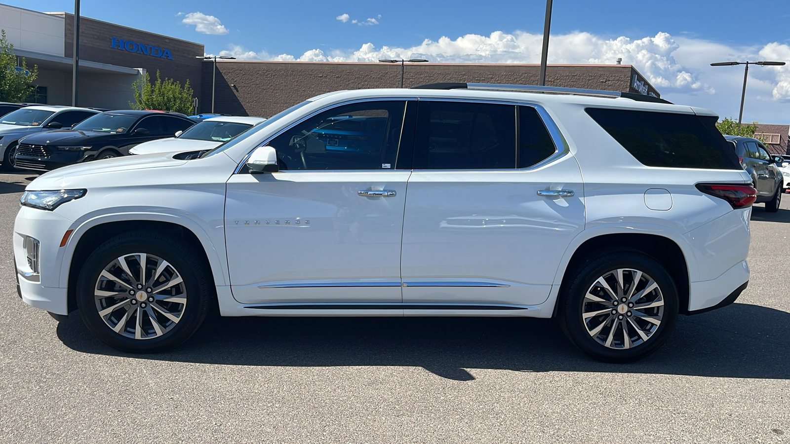 2023 Chevrolet Traverse Premier 12