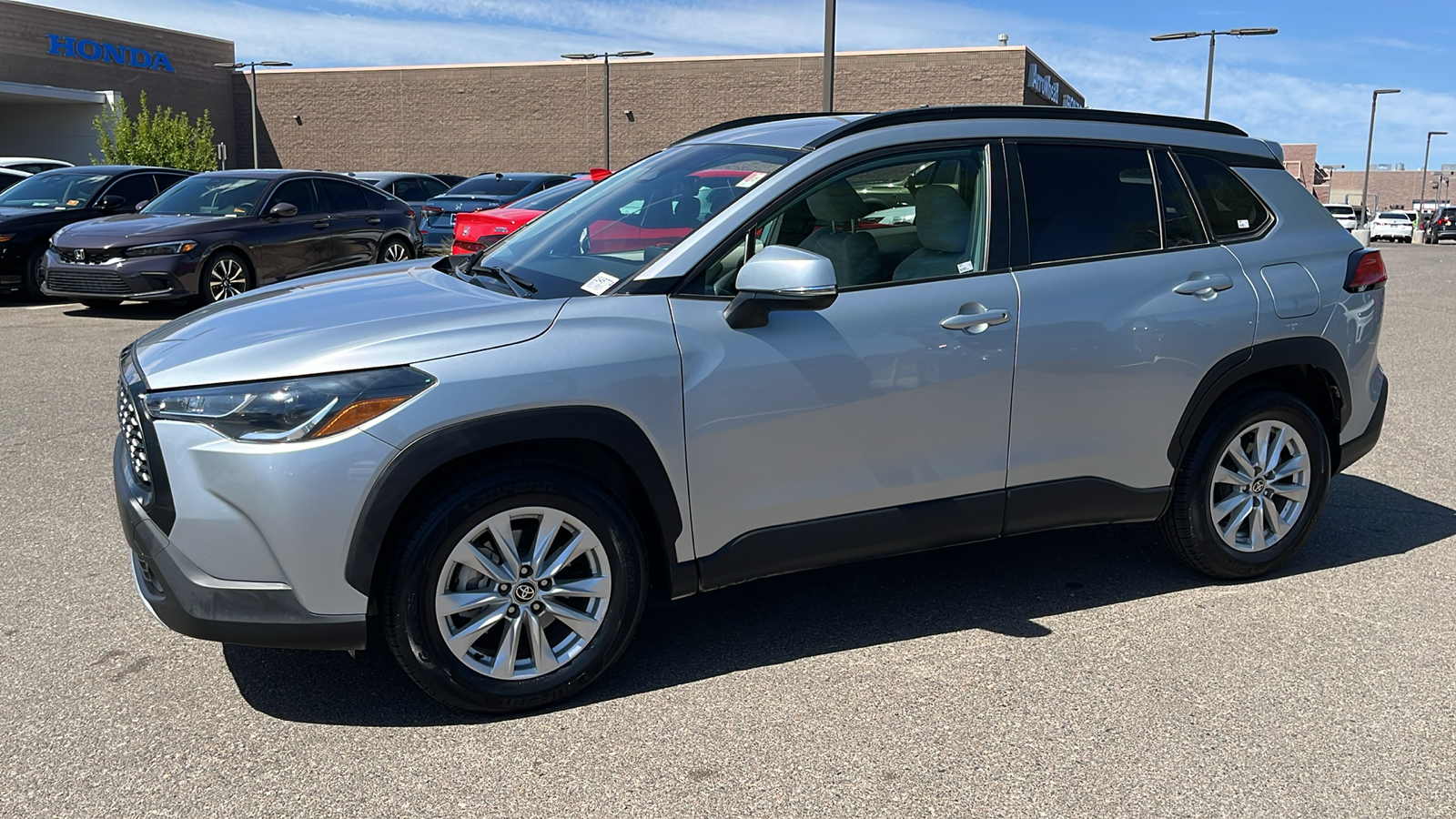 2023 Toyota Corolla Cross LE 1