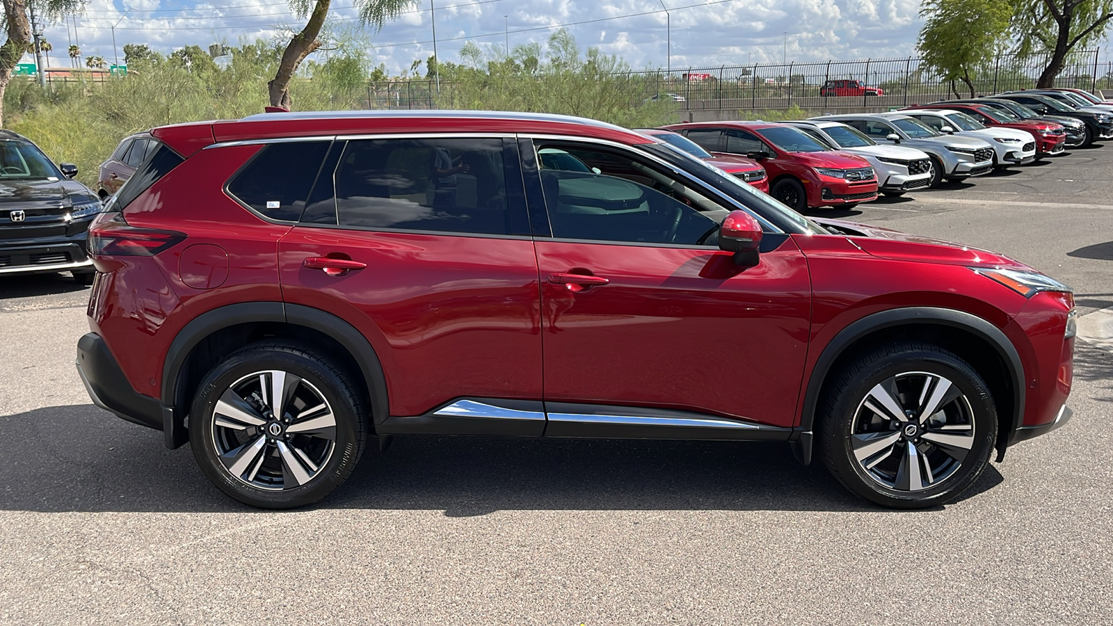 2021 Nissan Rogue Platinum 17