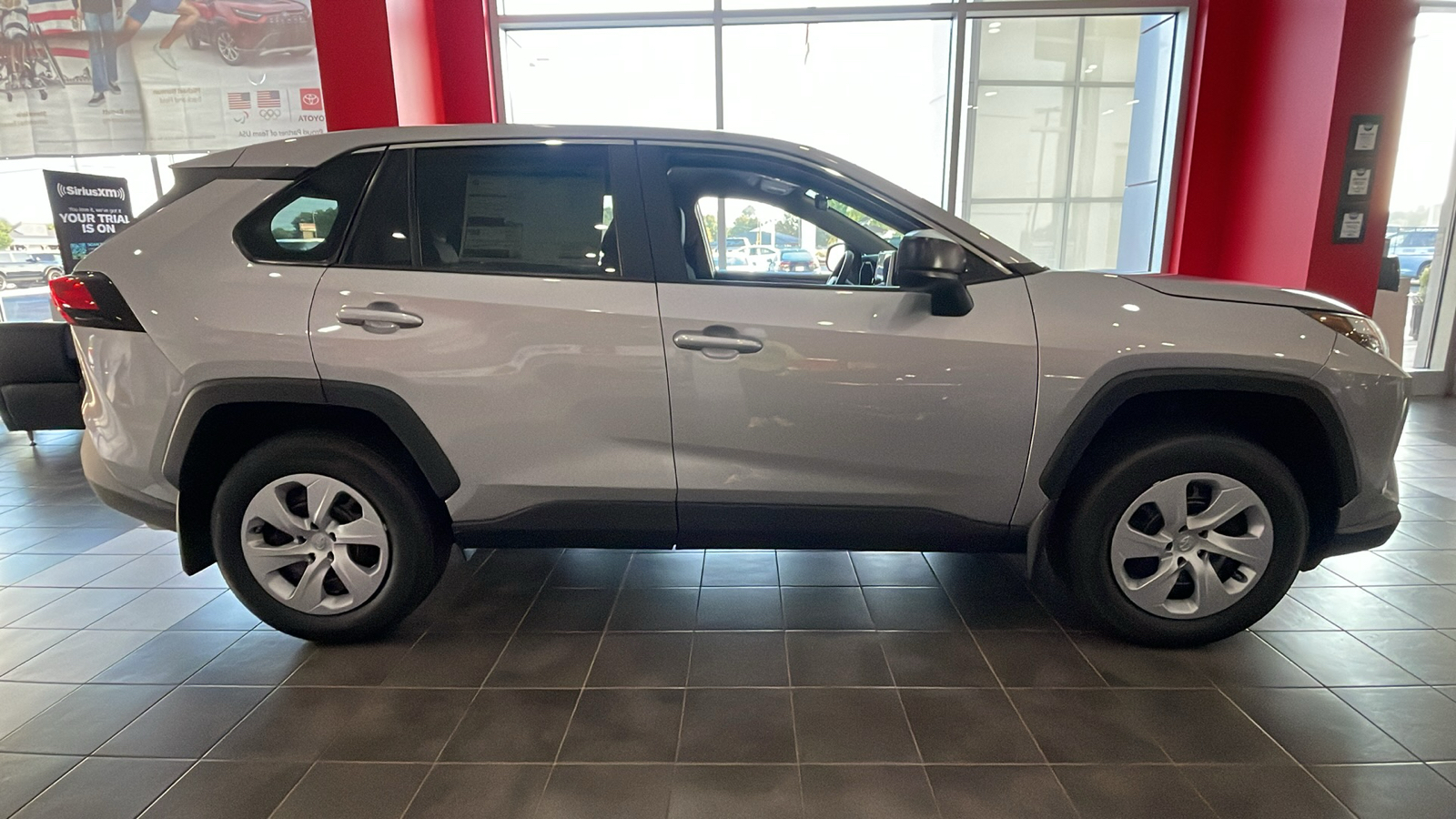 2024 Toyota RAV4 LE 8