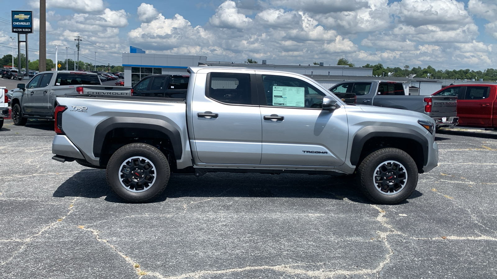 2024 Toyota Tacoma TRD Off-Road 9