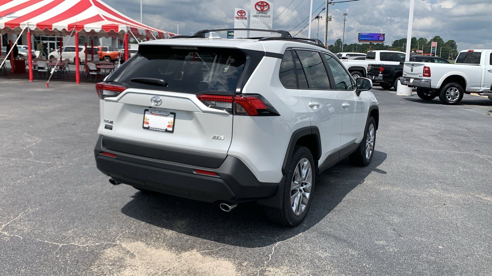 2024 Toyota RAV4 XLE Premium 8