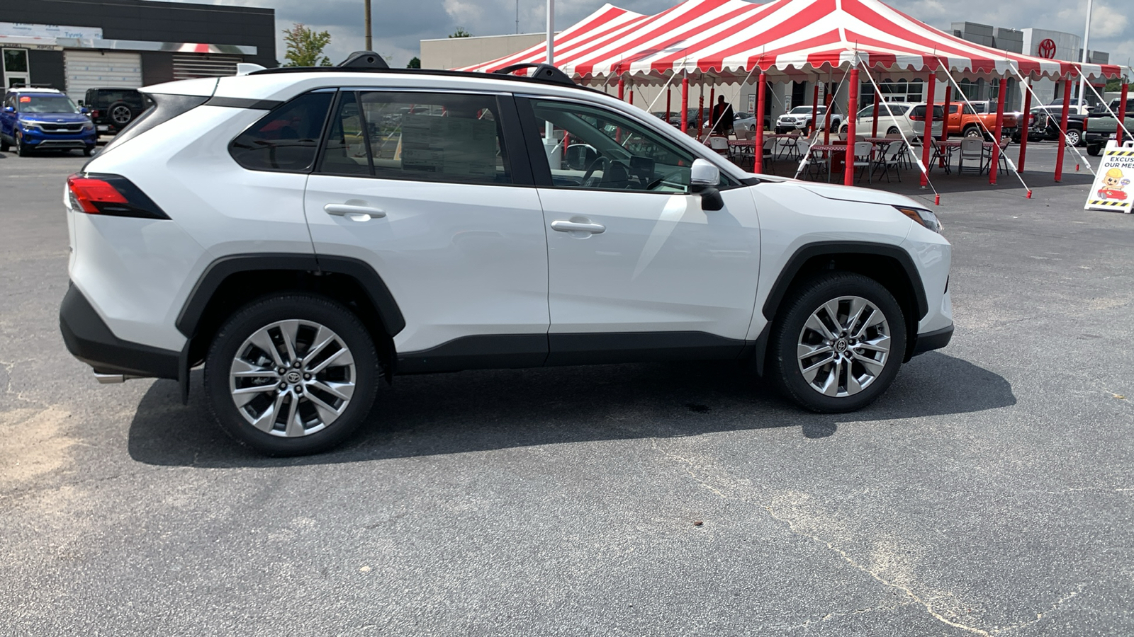 2024 Toyota RAV4 XLE Premium 9