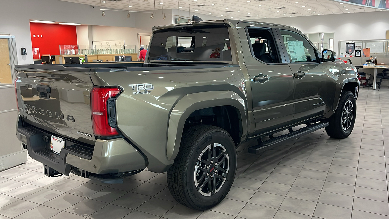 2024 Toyota Tacoma Hybrid TRD Sport 8