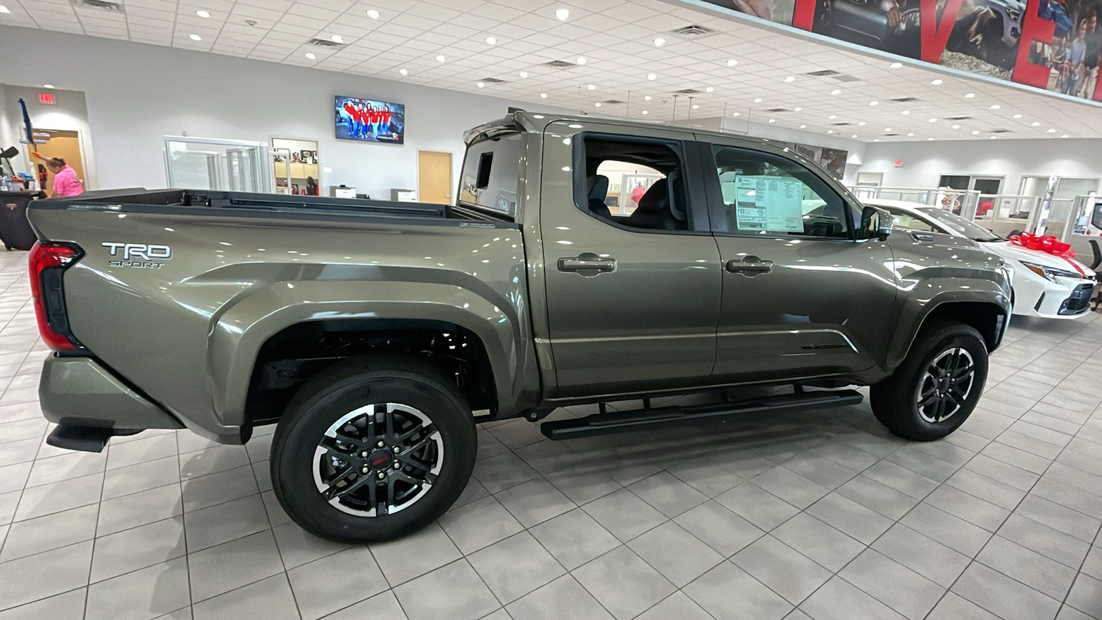 2024 Toyota Tacoma Hybrid TRD Sport 9